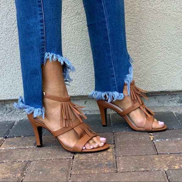NIB Cognac Double Tassle Kitten Heel Sandals - Picture 4 of 8